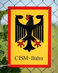 Bundesadler-Schild CISM-Bahn