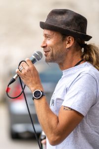 Claudio Großner als Moderator "Momente ohne Publikum - Der Berg ruht" - 2020